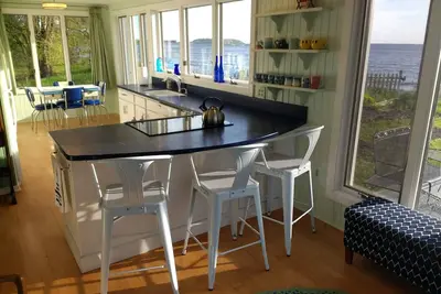 Image de Beach House sur le lac Supérieur! Vous cherchez la plage? Ne cherchez plus!