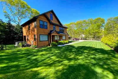 Image de Nouvelle construction Wooded Oasis avec Guesthouse à Southampton! 11 min de la plage!