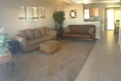 Image de Maison de vacances idéale sur une impasse tranquille.