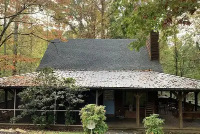 Image de Blue Door Cabin - une cabine de fuite Ă pied de Townsend