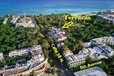 Image de Condo 2br sur une rue bordée d'arbres entre la 5ème avenue et la plage