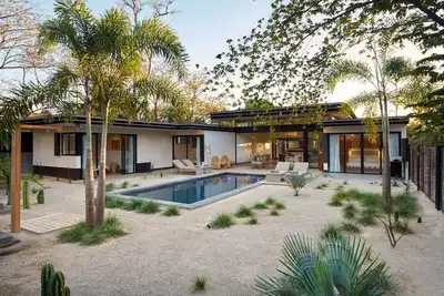 Image de 4 chambres Villa, 100m de la plage, 10 personnes - petit déjeuner gratuit *