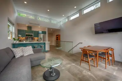 Image de Tout neuf, 3 chambres dont 3 en suite, amarrage de bateau, chiens bienvenus