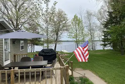 Image de Doit Voir Lake House! Accueil dort 10 & large quai de bateau! Réservation rapide pour l'été!