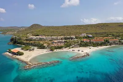 Image de Vue panoramique sur l'océan depuis toutes les terrasses, à un pâté de maisons de la plage