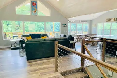 Image de Norris Nook: Brand New Lakefront, 9br / 11ba, Dock privé, HotTub privé, pour 32 personnes