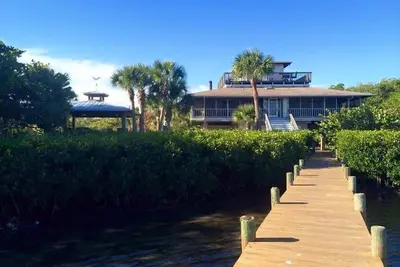 Image de Bay Front w / Kayaks, quai privé et accès privé à la plage - 8 personnes,