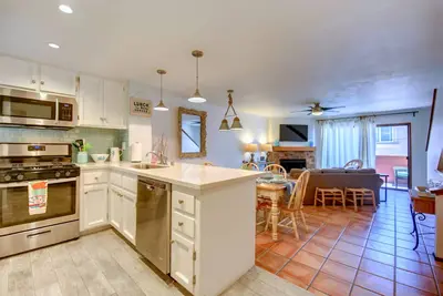 Image de Driftwood Villa: Magnifique rénovation. . . En face de la plage!