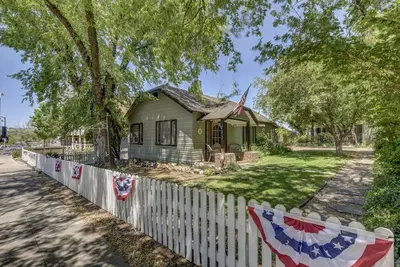 Image de Pleasant Street Cottage ~ W ~ L'emplacement idéal avec tout le confort de la maison