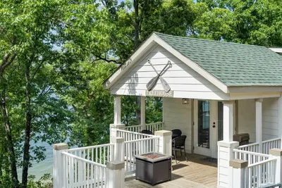Image de Une cabane Tree House sur le lac Skiatook