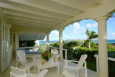 Image de Inchcape Seaside Villas à droite sur la plage de Silver Sands - House Sunset en bas
