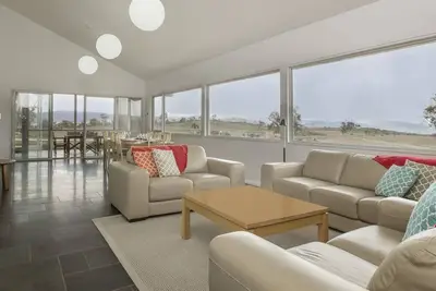 Image de Manna Tree Farm - maison moderne avec une vue majestueuse dans un paysage magnifique