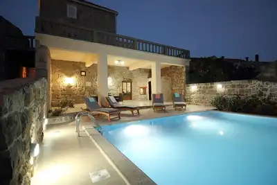Image de Villa Bellezza oasis rustique près de Dubrovnik avec piscine privée