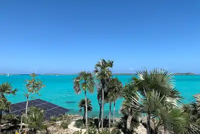Image de Villa en bord de mer avec vue imprenable sur Elizabeth Harbour