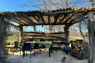 Image de Une propriété de 3 chambres dans un jardin