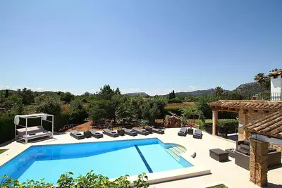 Image de Finca Rever avec piscine, internet gratuit, barbecue, 5 chambres, 3 salles de bain, endroit calme