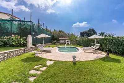 Image de Villa Mimosa- Hillside Getaway with Stunning Views, Pool, and Modern Comforts