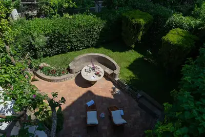 Image de Appartement avec vue sur la terrasse et le jardin au centre
