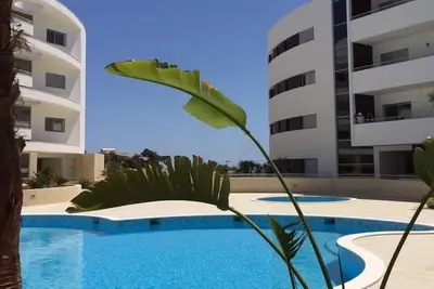 Image de Beau rez de chaussée appartement de 2 chambres à coucher minutes du golf de la plage et Lagos T1 + 1