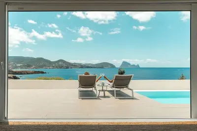 Image de Belle maison avec piscine, vue spectaculaire sur la mer, Es Vedra et à seulement 5 min. marchait de la plage