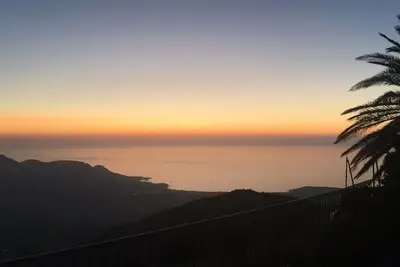 Image de maison avec terrasse panoramique