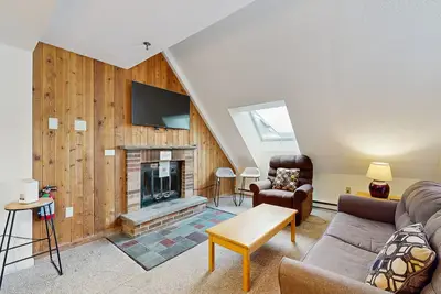 Image de Condo au dernier étage avec piscine commune, bain à remous, sauna et vue sur les pistes