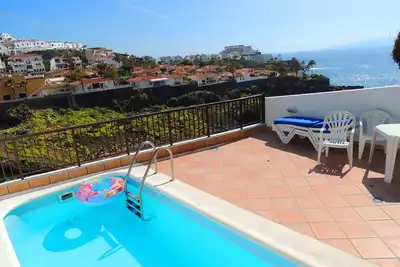 Image de Prime Sea Front Villa, 1 min Ă pied du village / plage / marina, piscine, climatisation, Uktv, WiFi
