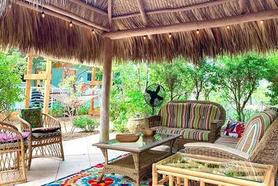 Image de Vivre sur la plage tranquille - 1 lit / 1 salle de bain, appartement d'inspiration artistique avec jardin privé