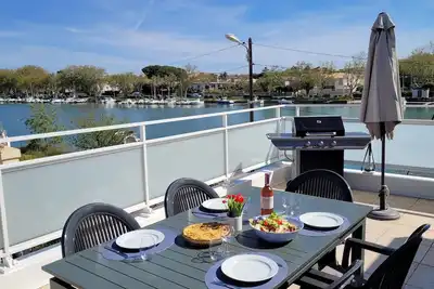 Image de Magnifique, appartement spacieux au premier étage avec une vue magnifique