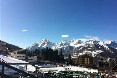 Image de Hébergement lumineux à Sauze D'Oulx près des pistes de ski idéal pour les familles