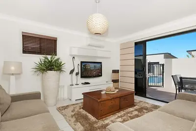 Image de Cyp8 / 30-32 - Maison De Ville De Trois Chambres À Cypress Avec Piscine