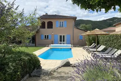 Image de Lumière villa pour 8 personnes avec piscine privée