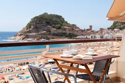 Image de Apartment Sea Views on the Beach