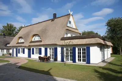 Image de Villa de luxe avec piscine intérieure 5 *****, 28 °, terrasse de 60 m² sur le toit, 390 m² habitables