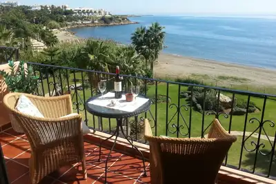 Image de Superbe 2-Bedroom Penthouse (de faible hauteur) juste à côté de la plage / Fab Vues