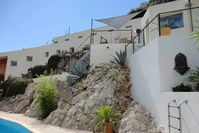 Image de Villa d'exception avec terrasses, solarium, piscine privée, vue mer panoramique