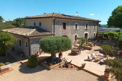 Image de Ferme Rustique IDÉALE Pour Les Familles Avec Piscine PRIVÉE Et Grand Jardin