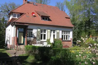 Image de Maison de campagne villa avec jardin, ponton et chaloupe