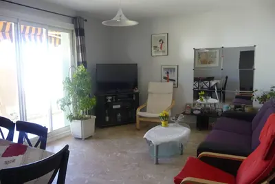 Image de Appt climatisé 6 fours (65m2)- 2 chbs+balcon, 250m des plages