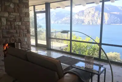Image de Immeuble Villa Candoras, 240m² + terrasse avec vue lac sur sa propre oliveraie