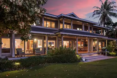 Image de Serein Puako immobilier en bord de mer. Grande piscine. Toutes les chambres ont vue sur l'océan. Lux.
