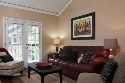 Image de Great Condo Disponible pour une visite d'Athènes, près du campus et du centre-ville