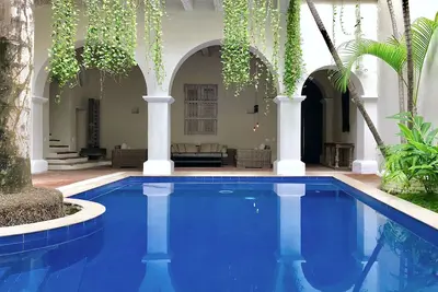Manoir de luxe avec la meilleure piscine de la vieille ville