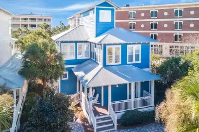 Image de \"Sun-Kissed Cottage\" de Seacrest Beach 30a à quelques pas de la piscine de la plage et de la place de la ville