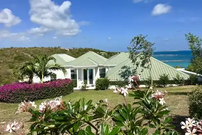 Image de Belle maison de 4 chambres au bord de l'eau à Long Bay, Antigua