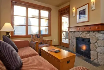 Squaw Village Ski-in Ski-Out Condo une chambre Mt. Voir l'unité -2e étage
