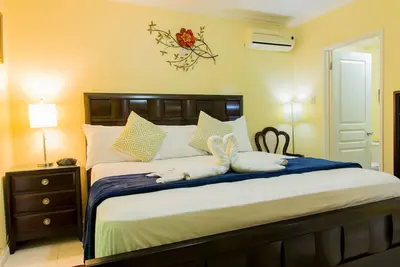 Image de Kingston Location Vacances - Elegant City Condo