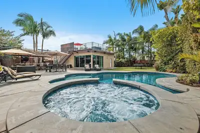 Image de Près de Mission Bay et Pacific Beach! Oasis privée avec piscine chauffée!