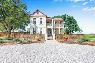 Image de Nouveau, Magnifiquement Restauré 1890s Farmhouse sur 6 Hectares, 2 Miles en Dehors de Comfort