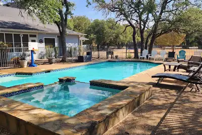 Image de Belle maison de campagne à quelques minutes de Magnolina et Baylor Pool HotTub River Front